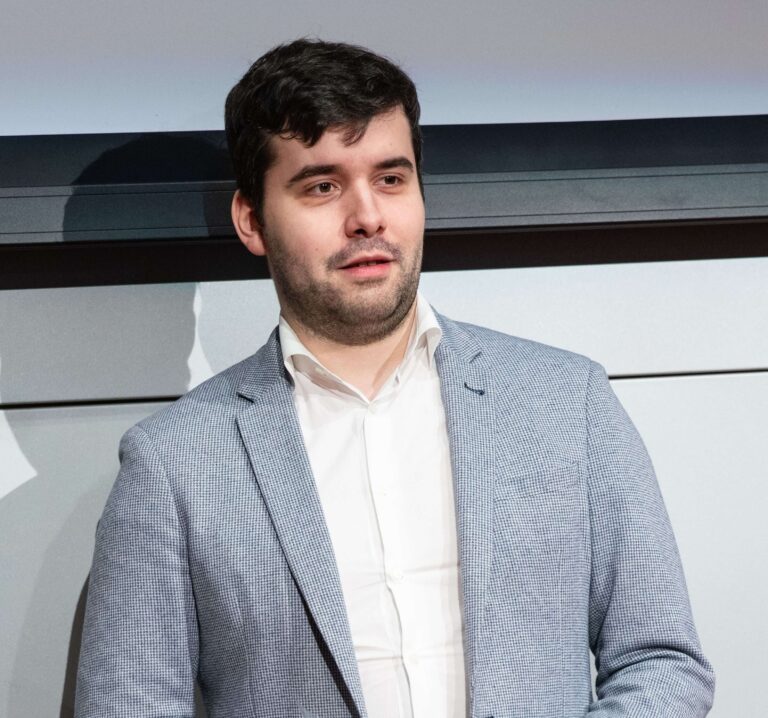 Who is the Best Chess Player in the World Determined by the Greatest Achievements